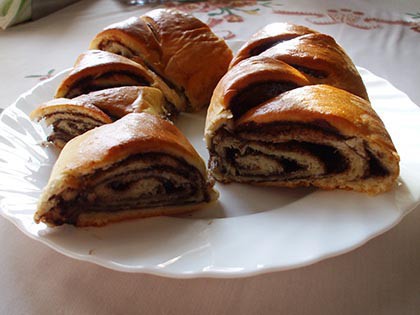 Gyors kelt tészta (édes és sós sütikhez)