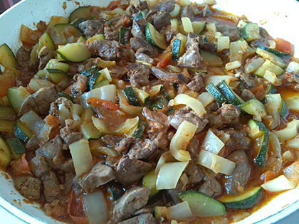 Cukkinis, lecsós csirkemáj