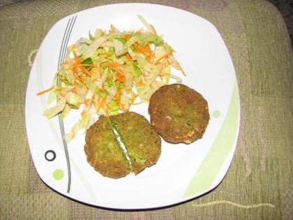 Sajtos zöldborsógombóc
