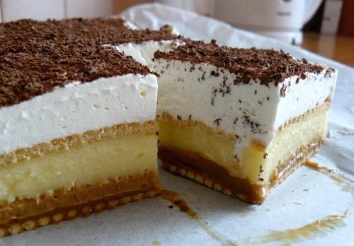 Sütés nélküli karamelles vaníliás torta