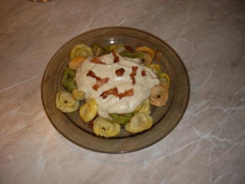 Tortellini sajtmártással