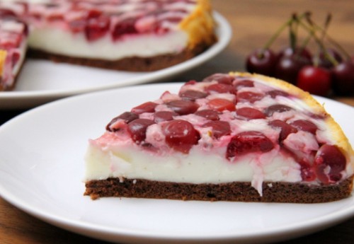 Meggyes joghurtos torta