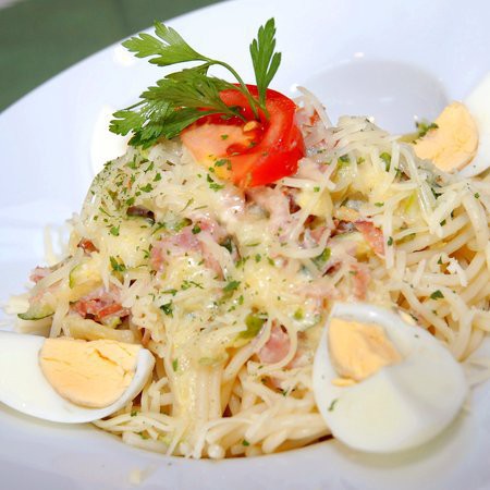 Cukkinis sonkás spagetti