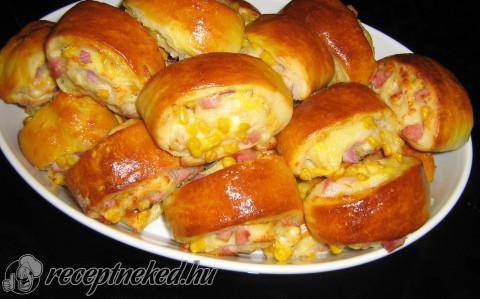 Sonkával-kukoricával töltött hajtovány recept