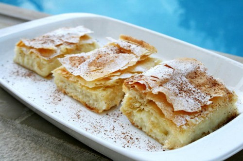 Bougatsa (Görög grízes lepény)