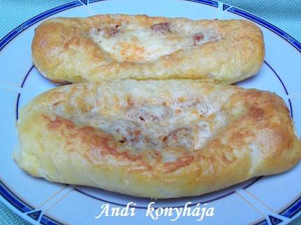 Kolbászos csónakok ( Andi receptje)