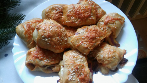 SAJTTAL, KOLBÁSSZAL TÖLTÖTT SÓS SÜTI