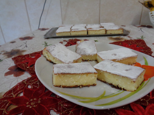 Pillekönnyű grízes túrós süti