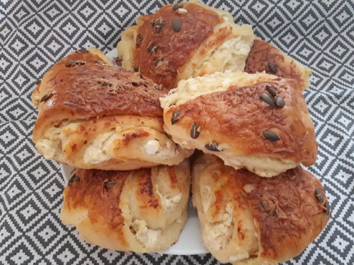 Túrós hajtovány, csülkös bableves mellé