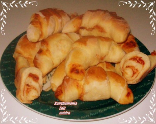 Pizzás kifli