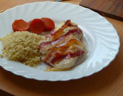 Baconbe tekert csirkemell